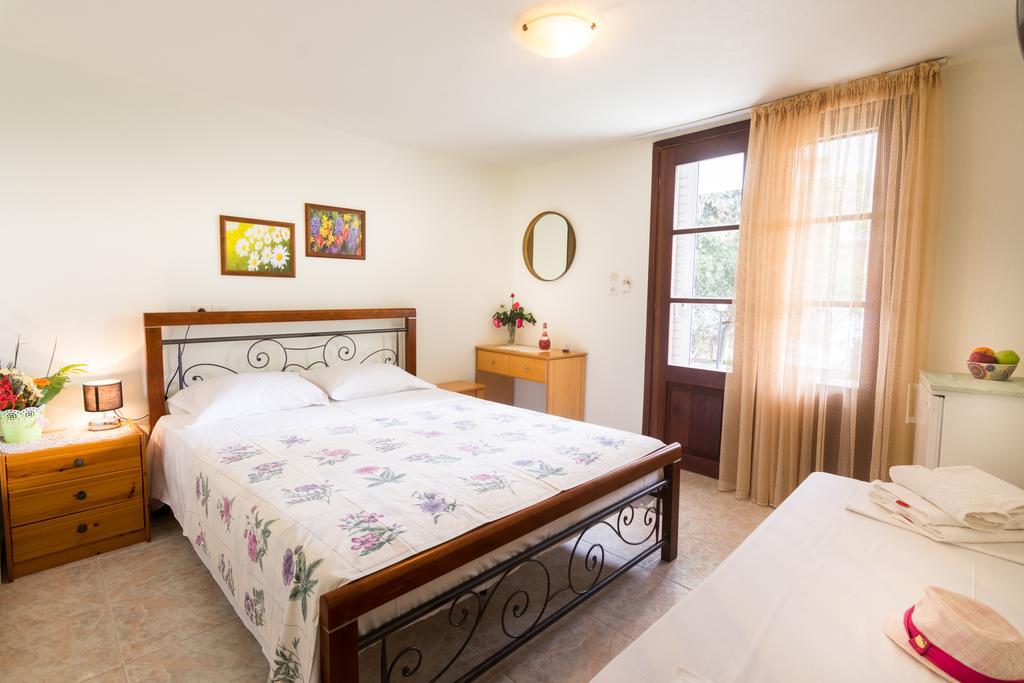 Pension Giannis Αdults Only Koinyra Exterior photo